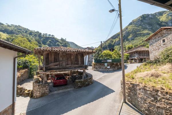 Casa independiente en avenida Espinaredo, 5