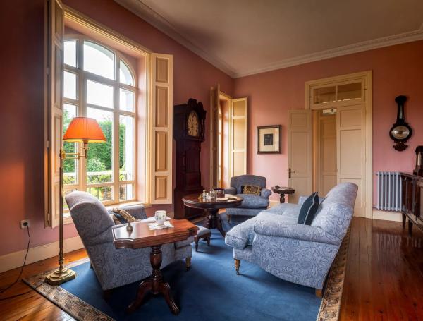 Palacio en Lugar Sebares