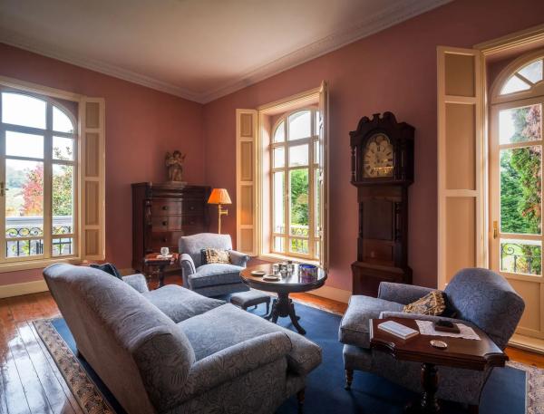 Palacio en Lugar Sebares