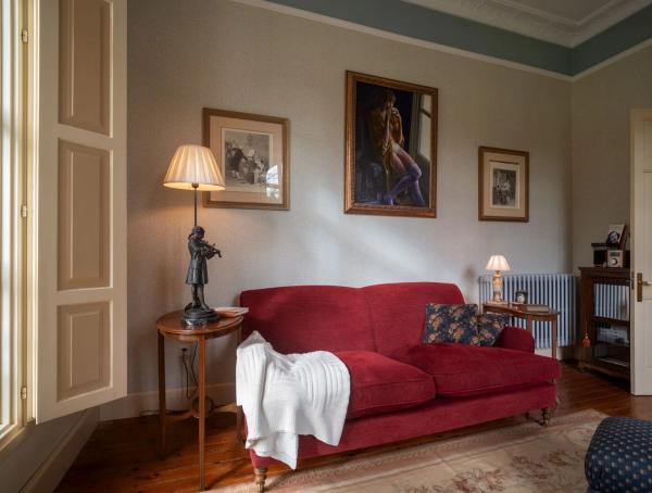 Palacio en Lugar Sebares