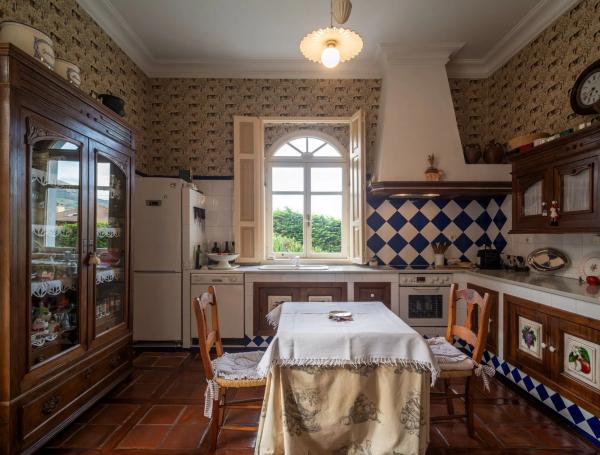 Palacio en Lugar Sebares