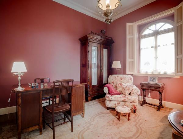 Palacio en Lugar Sebares