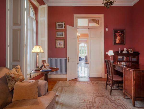 Palacio en Lugar Sebares