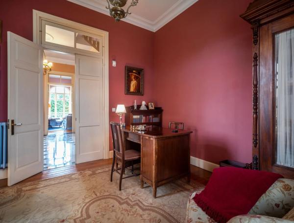 Palacio en Lugar Sebares