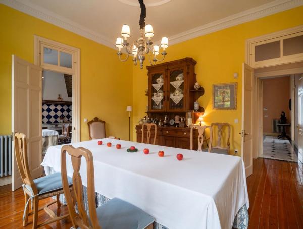 Palacio en Lugar Sebares