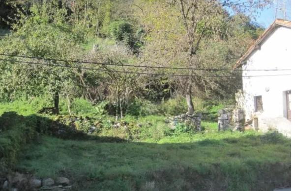 Casa de pueblo en avenida Castañéu