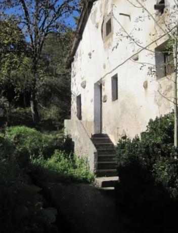 Casa de pueblo en avenida Castañéu