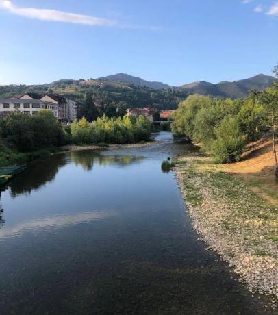 Casa de pueblo en avenida Castañéu