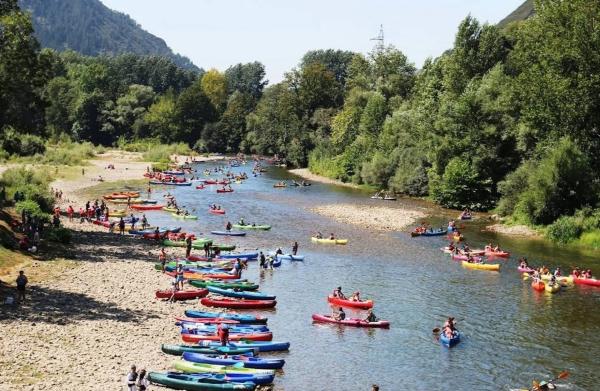 Casa de pueblo en avenida Castañéu
