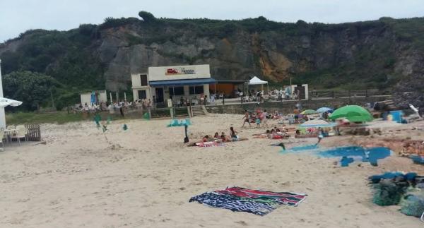 Casa de pueblo en avenida Castañéu