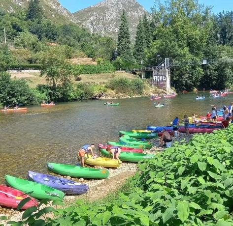 Casa de pueblo en avenida Castañéu