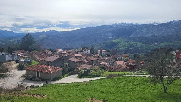 Casa de pueblo en Alevia