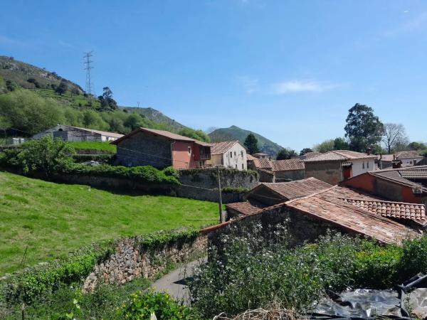 Casa de pueblo en Lugar Alevia, 147