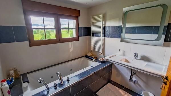 Casa independiente en Hueges s/n