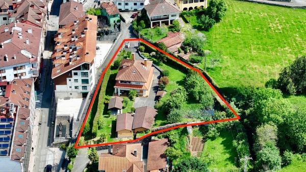 Casa independiente en calle Calzada de Ponga, 15