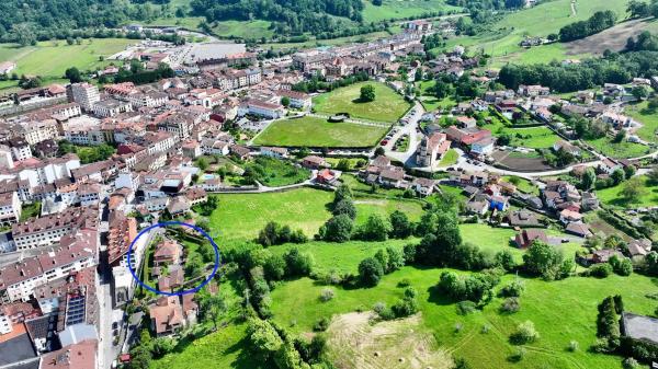 Casa independiente en calle Calzada de Ponga, 15