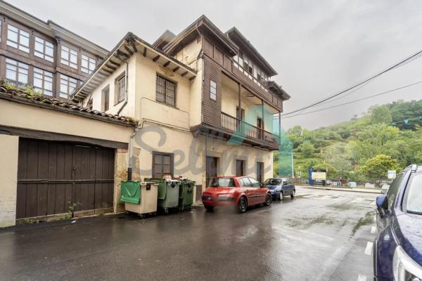 Casa independiente en calle Lueje