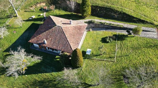 Casa independiente en calle Mestas de Con s/n