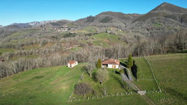 Casa independiente en calle Mestas de Con s/n