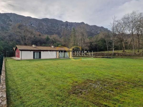 Casa independiente en La Arquera - Parres