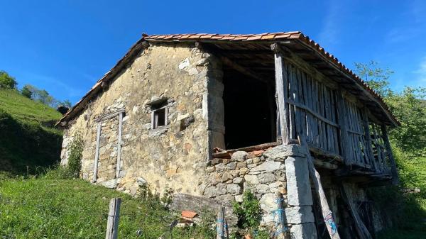 Casa independiente en Llenín