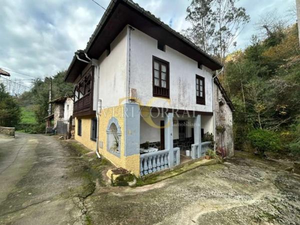 Casa independiente en calle Mestas