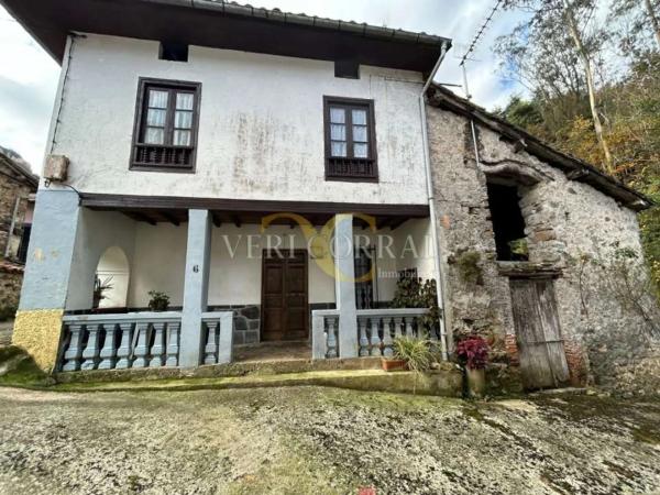 Casa independiente en calle Mestas