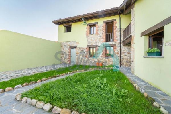 Casa independiente en calle Mestas de Con