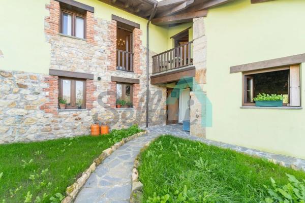 Casa independiente en calle Mestas de Con