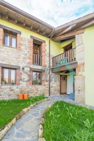 Casa independiente en calle Mestas de Con