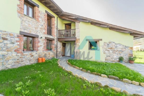 Casa independiente en calle Mestas de Con