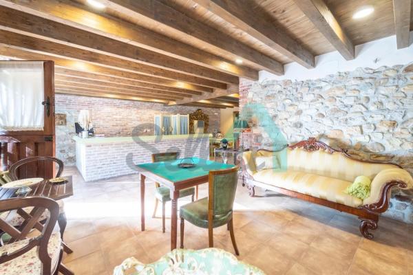 Casa independiente en calle Mestas de Con