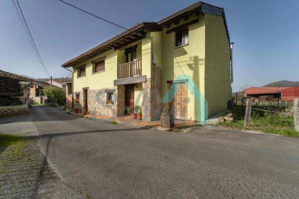 Casa independiente en calle Mestas de Con