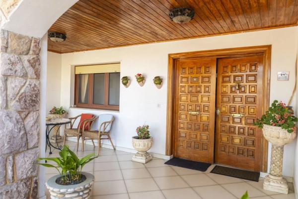 Casa independiente en calle la Guía