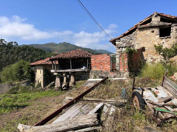 Casa de pueblo en Lugar la Granda, 6 a