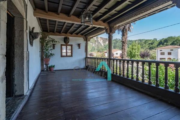 Casa independiente en calle Rozas