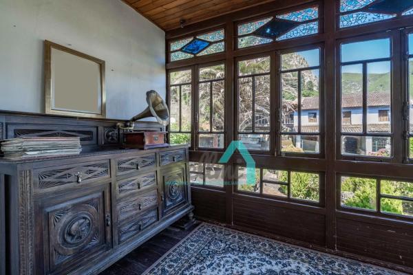 Casa independiente en calle Rozas