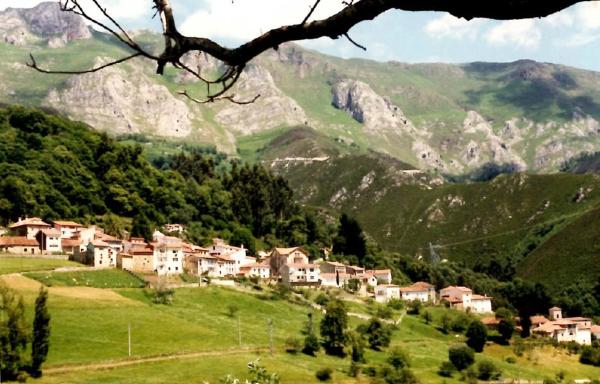 Caserón en Peñamellera Alta