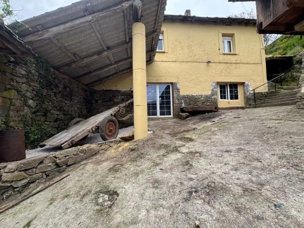 Caserón en Caserio paradiella s/n