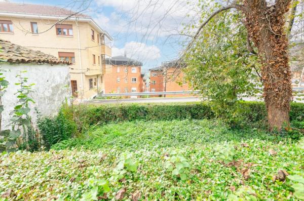 Casa independiente en calle José María Velasco Álvarez, 1