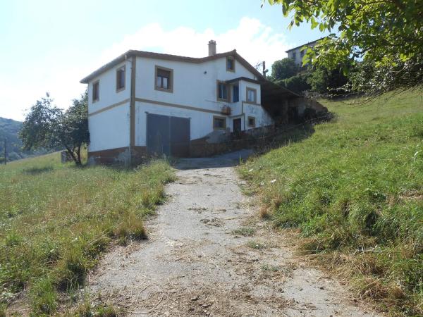 Casa de pueblo en As-217, 1 -2