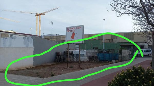 Terreno en calle Periodista Azzati, 36