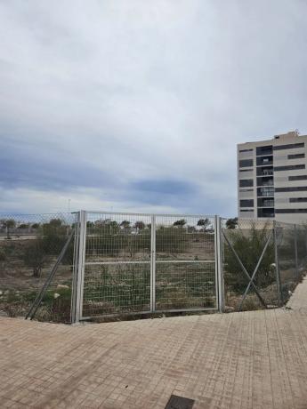 Terreno en avenida de la Mallada