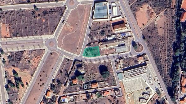 Terreno en calle María Calderón