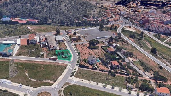 Terreno en calle María Calderón