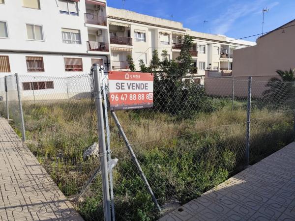 Terreno en calle Fray Domingo de Petrés
