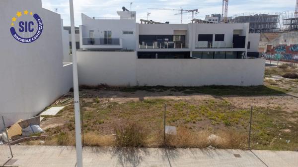 Terreno en calle Pablo Sarasate, 11