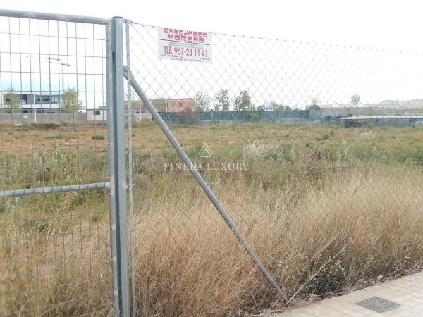 Terreno en avenida Fausto Caruana