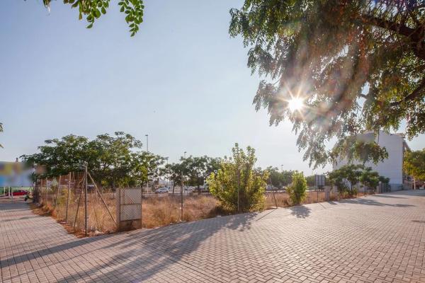 Terreno en calle Miguel Mihura