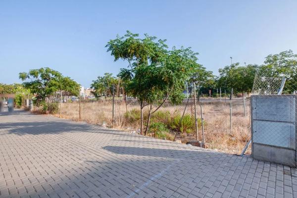 Terreno en calle Miguel Mihura